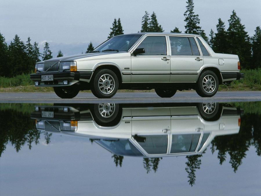 Volvo 760 GLE 1982 года  (фото 4 из 9)